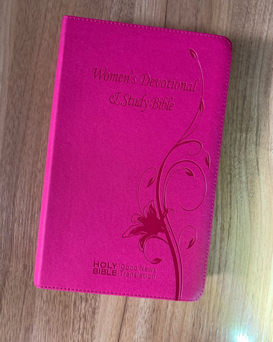 Women’s Devotional / Study Bible Pink | HomeofVirtueBooks